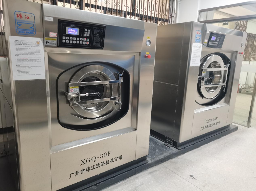 廣州大型干洗店專用工業(yè)用洗衣機XTH-250D：日均50噸布草僅耗1.5噸水，國產(chǎn)高能效廠家直營方案